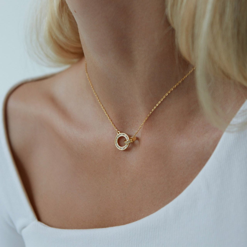 アクセサリー Chloe COMET Round Logo Plate Necklace Chloe COMET Round Logo Plate Necklace - メルカリ