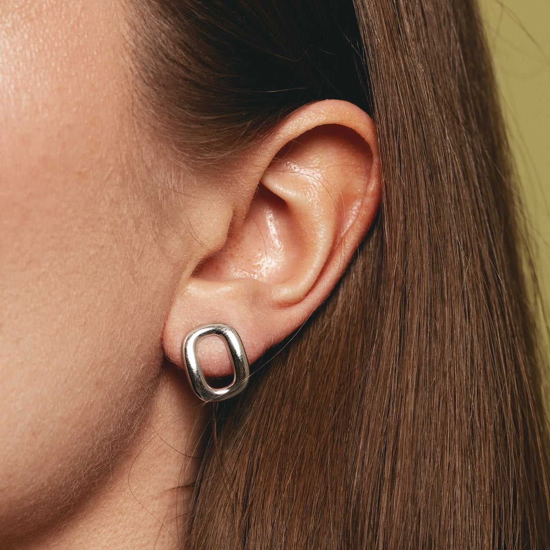 Earrings| HOLD OVAL