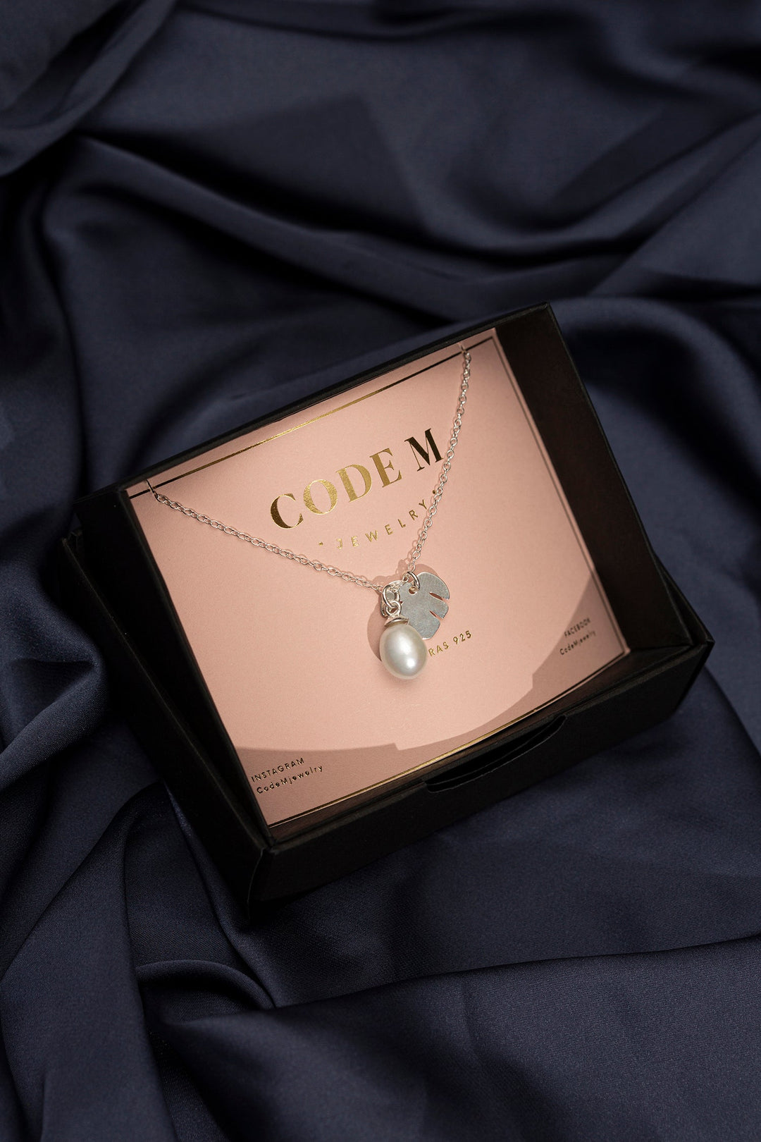 Necklace "Pearl and Monstera" 925 Silver